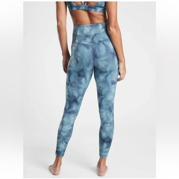 Athleta Elation Printed 7/8 Tight Leggings in Serene Riviera Blue Size Small - Picture 2 of 8